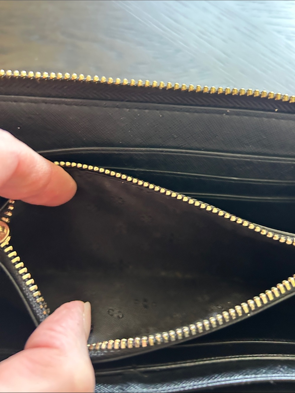 Tory Burch Emerson Mixed Material Continental Wristlet Clutch Wallet LIKE NEW - Picture 10 of 13